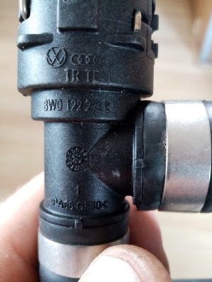 Audi q5 wąż wody патрубок 1153 фото №1