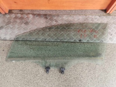 Стекло дверь левая перед 5d kia rio iii 11-17 фото №1