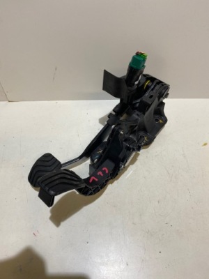 Renault clio v педалі gaz 180108467r 8201606986 фото №1