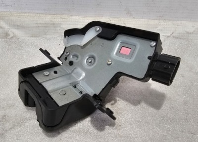 Оригинальный замок крышки багажника toyota c-hr 1 - me03as , 69321-f4010 фото №1