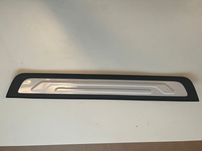 Kia sorento молдинг na дверь перед левая 85881-2p100 фото №1