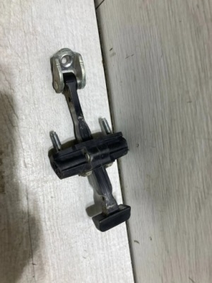 Ford c-max ii 2014 ограничитель дверь задняя фото №1