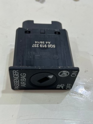 Выключатель подушка безопасности vw golf vii 5q0919237 фото №1