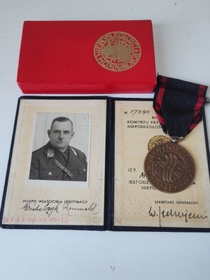 Odznaka Medal Niepodległości komplet