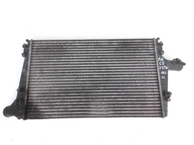 Радіатор інтеркулер 4b0145805a a6 c5 2.5tdi фото №1