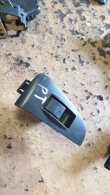 Toyota avensis t25 перемикач вікон правий задня фото №1