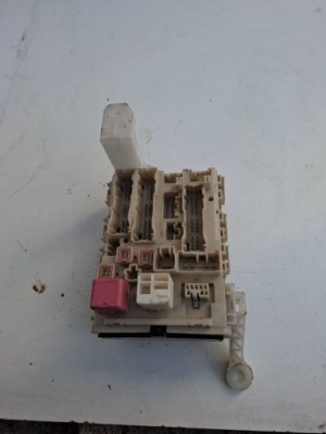 82730-42360 коробка запобіжників toyota rav фото №1