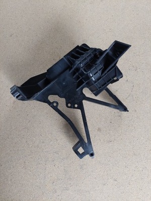 Mercedes w213 w257 кронштейн поперечина передній ліва фото №1