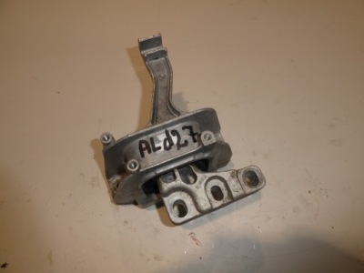 Подушка двигуна vw passat b8 eb0131330f фото №1