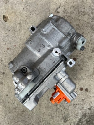 Компресор кондиціонера 926005749r renault zoe фото №1