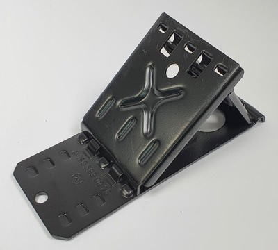 Шпонка подножка колеса mercedes w245 a1695830075 фото №1