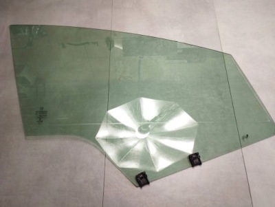 Peugeot 3008 i 2012 стекло правая перед фото №1