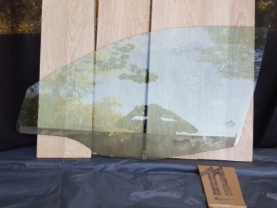 Mitsubishi carisma sedan скло бічна двері передня перед ліва фото №1