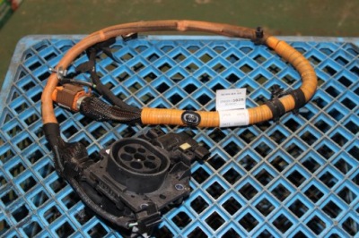 Renault captur 2 e-tech разъём зарядки автомобиля фото №1