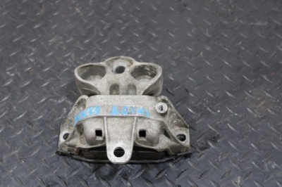 Кронштейн подушка двигуна opel mokka a 95128777 фото №1