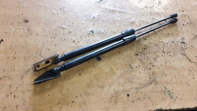 Toyota auris i амортизаторы крышки задняя комплект фото №1