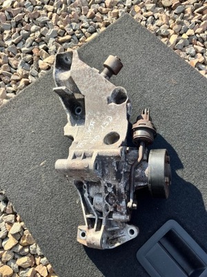 Bmw 1 f20 lift 1.5d b37d15a кронштейн генератора компресор фото №1