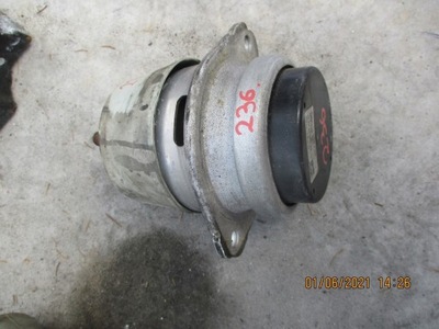 236. кронштейн vw audi 7p6199131b фото №1