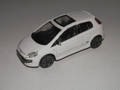 Fiat Punto Evo 1/43 Bburago model resorak