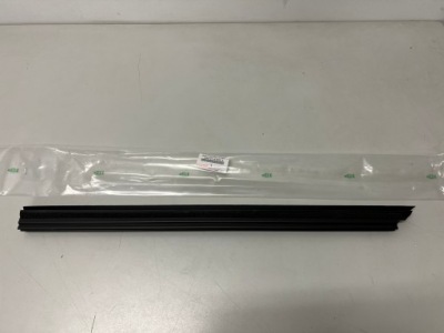 Toyota c-hr молдинг ущільнювач wewnęt правий перед 68171-f4011 фото №1