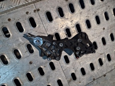 Vw phaeton i lift 3.0 tdi кронштейн кронштейн насоса впрыска 059130147p фото №1