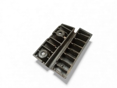 Volkswagen atlas 2021 перед сторона правая кронштейн брызговики передних фото №1