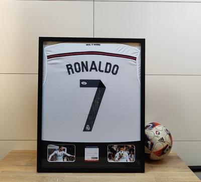 Cristiano Ronaldo, Real Madryt - koszulka z autografem w ramie (zag)