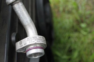 Шланг кондиціонера 3c0820743bh passat b6 2.0 tdi фото №1