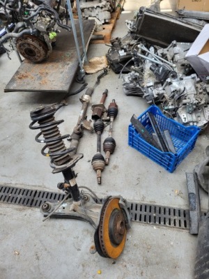 Qashqai j11 1.3 tce поворотный кулак рычаг левая фото №1