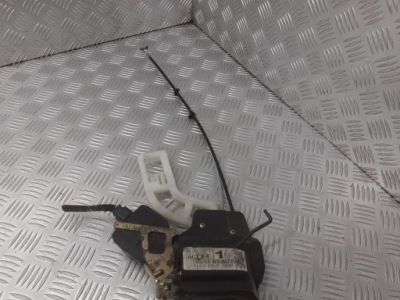 Замок дверь центральный левый задняя kia sportage ii 2.0 crdi 814101f010 фото №1