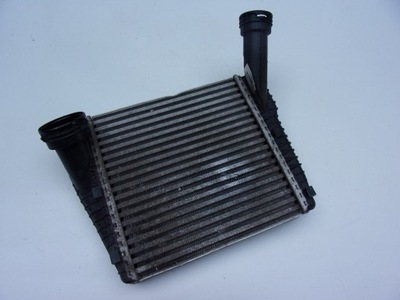 Правый интеркулер 7p0145804 cayenne 7p touareg 10^ фото №1