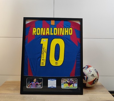 Ronaldinho, FC Barcelona - koszulka z autografem w ramie od 1zł! (zag)