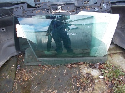 Скло двері права перед bmw e87 фото №1