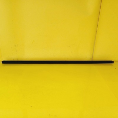 Молдинг уплотнитель правый перед fiat strada nr178 фото №1