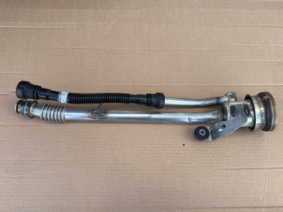 Mercedes gt amg c190 труба заливної пального a1904700020 фото №1