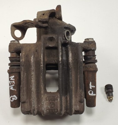 Суппорт тормозной правый задняя vw new beetle 1c фото №1