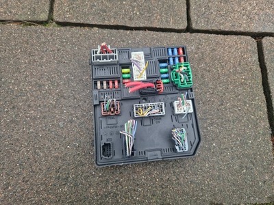 Megane iv talisman scenic iv коробка предохранителей 284b66727r фото №1