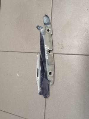 Петля кришки задня лівий audi a4 b7 sedan 8e5827301c фото №1