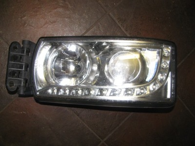 Iveco stralis hi-way e6 лампа права передня ксенон фото №1