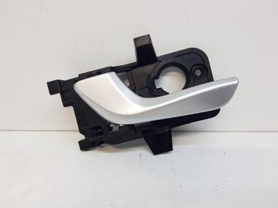 Kia rio v stonic ручка внутренняя левый перед 17- фото №1