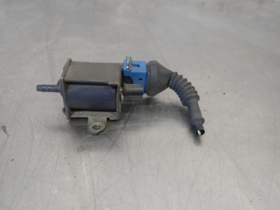 Клапан вакуумa audi a6 c5 2.4 фото №1