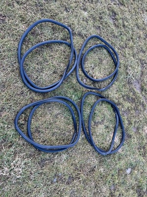 Jeep compass ii 2018- комплект прокладка двері прокладка фото №1