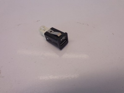 Bmw f06 f12 f13 роз'єм вхід usb 9237656 фото №1