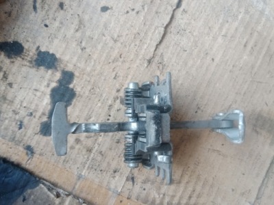 Ограничитель дверь левый задняя scenic iii 10005r фото №1