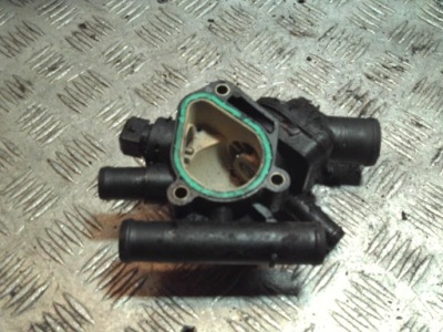 8200065390 корпус термостата renault clio ii 1.9 dci фото №1