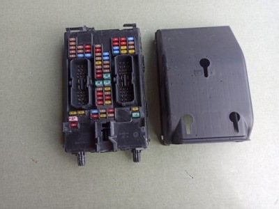 Коробка запобіжників volvo s90 ii 31346672 фото №1