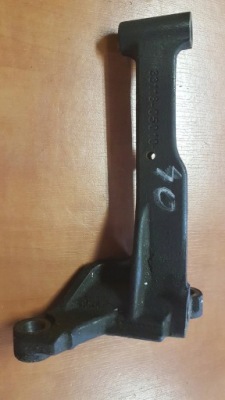 Avensis t27 t25 verso кронштейн кронштейн 33118-05010 фото №1