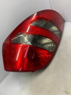 Лампа задня права 1698201064 mercedes фото №1