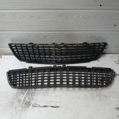Решётка средняя бампера перед opel vectra c lift 13182906 фото №1