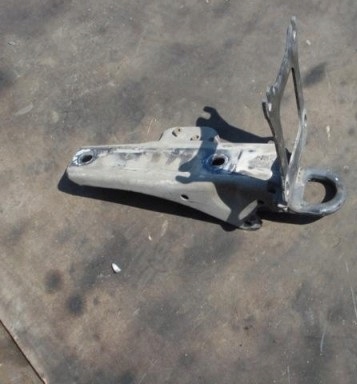 Land rover freelander ii 06-13 кронштейн do буксирування фото №1